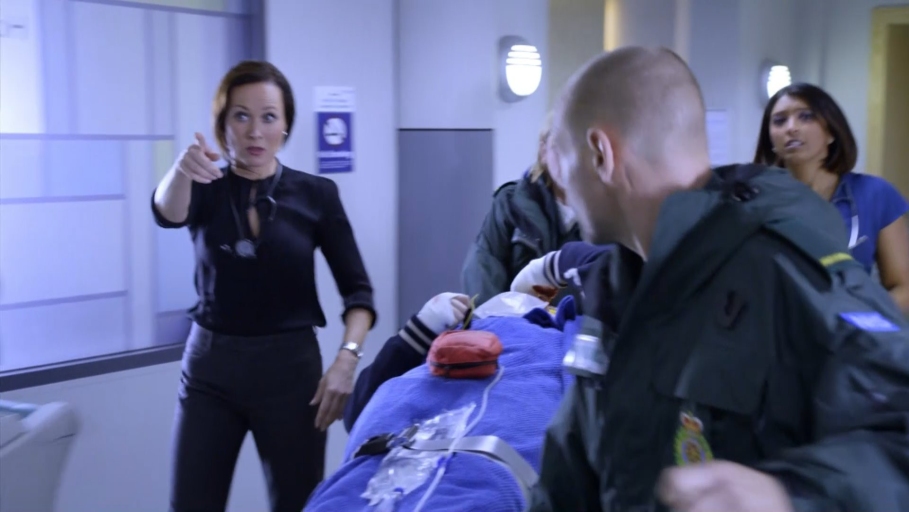 Amanda Mealing pas de sous-vêtements