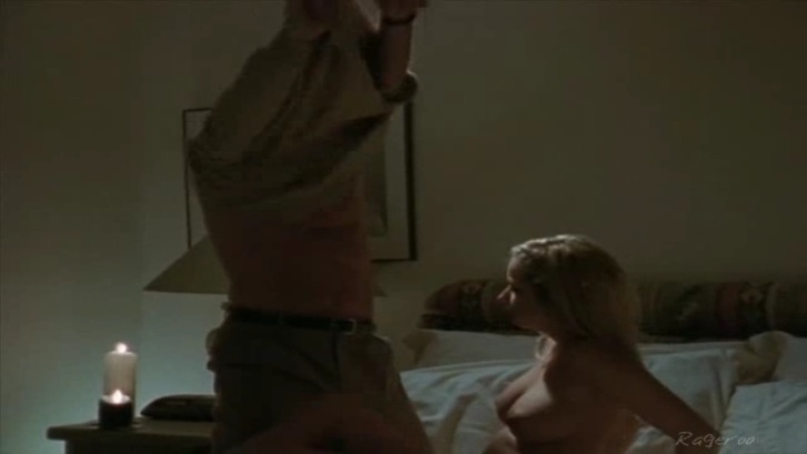 Angela Grant dans sous-vêtements