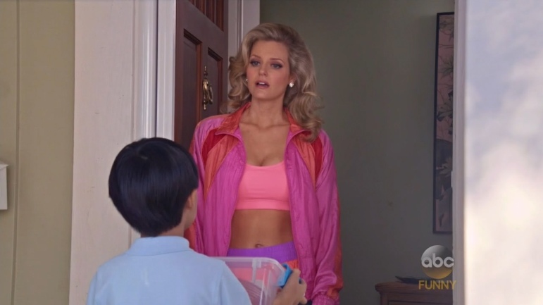 Chelsey Crisp les seins sont visibles 38