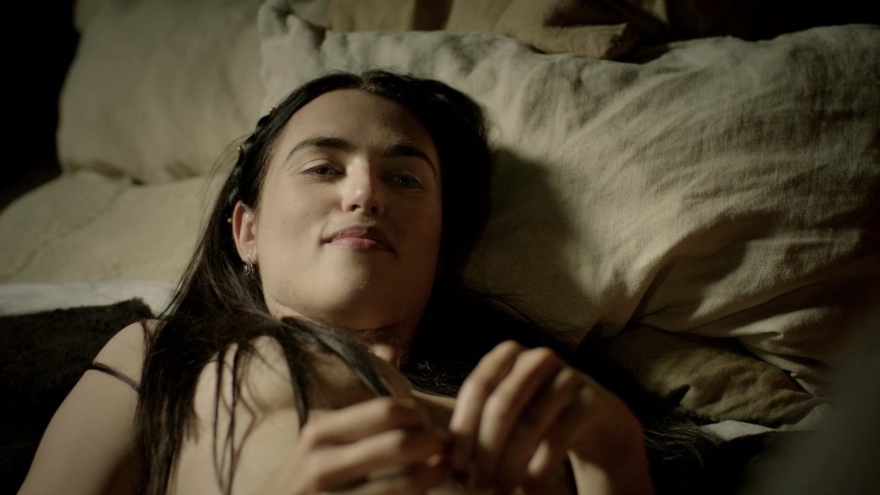 Katie McGrath nue : photos explicites de lactrice irlandaise