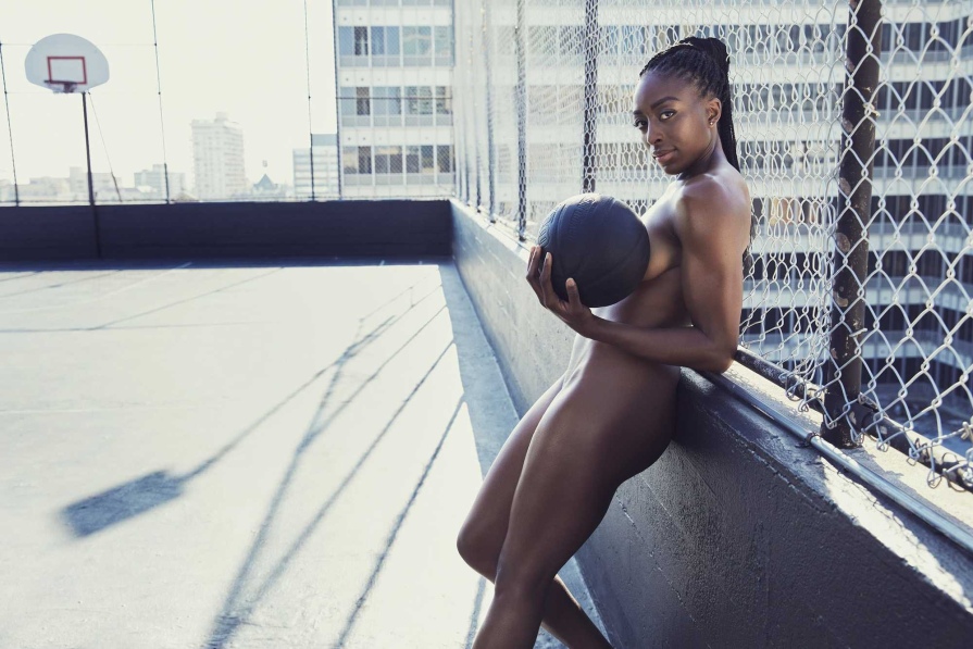 Nneka Ogwumike la photo clignote entre les jambes 16