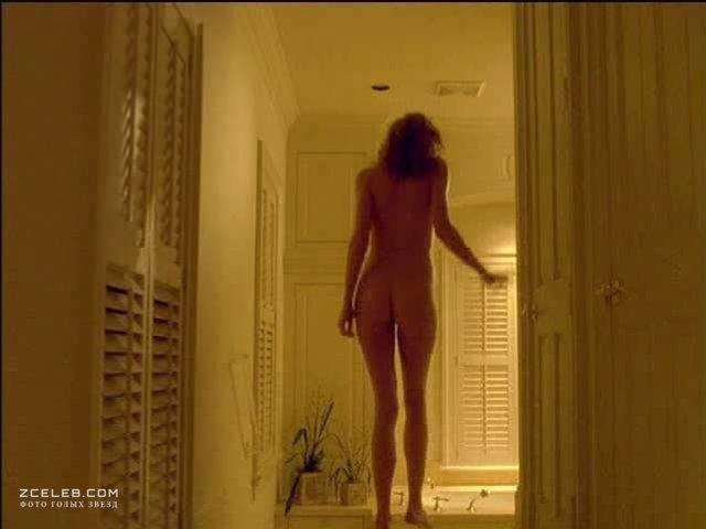 Saffron Burrows la photo clignote entre les jambes 87