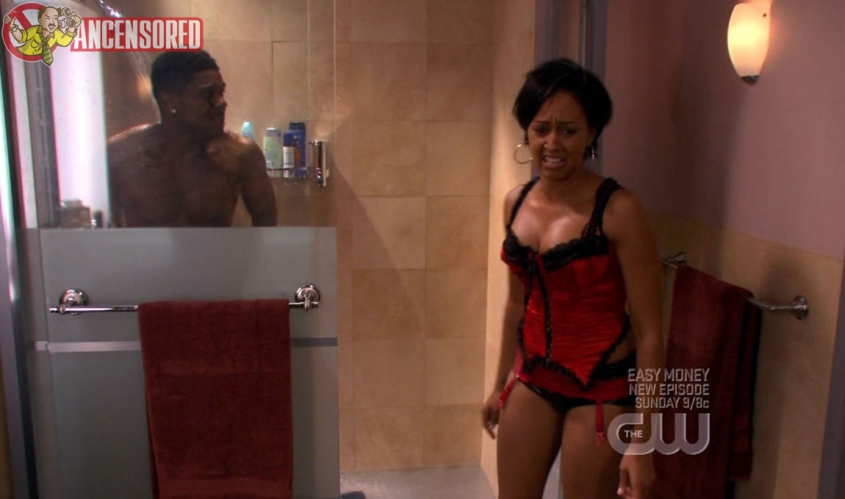 Tia Mowry seins 97