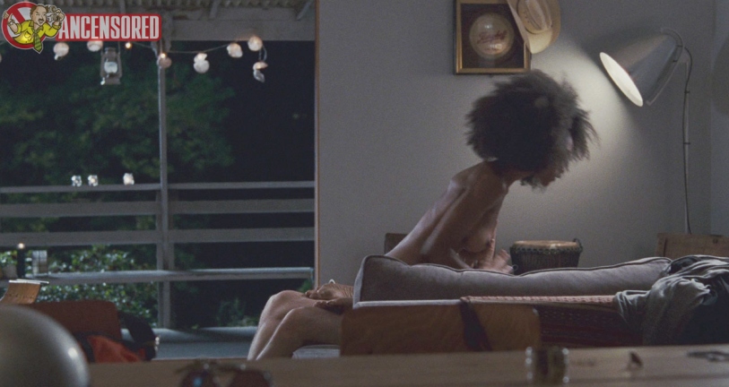 Yaya DaCosta jambes